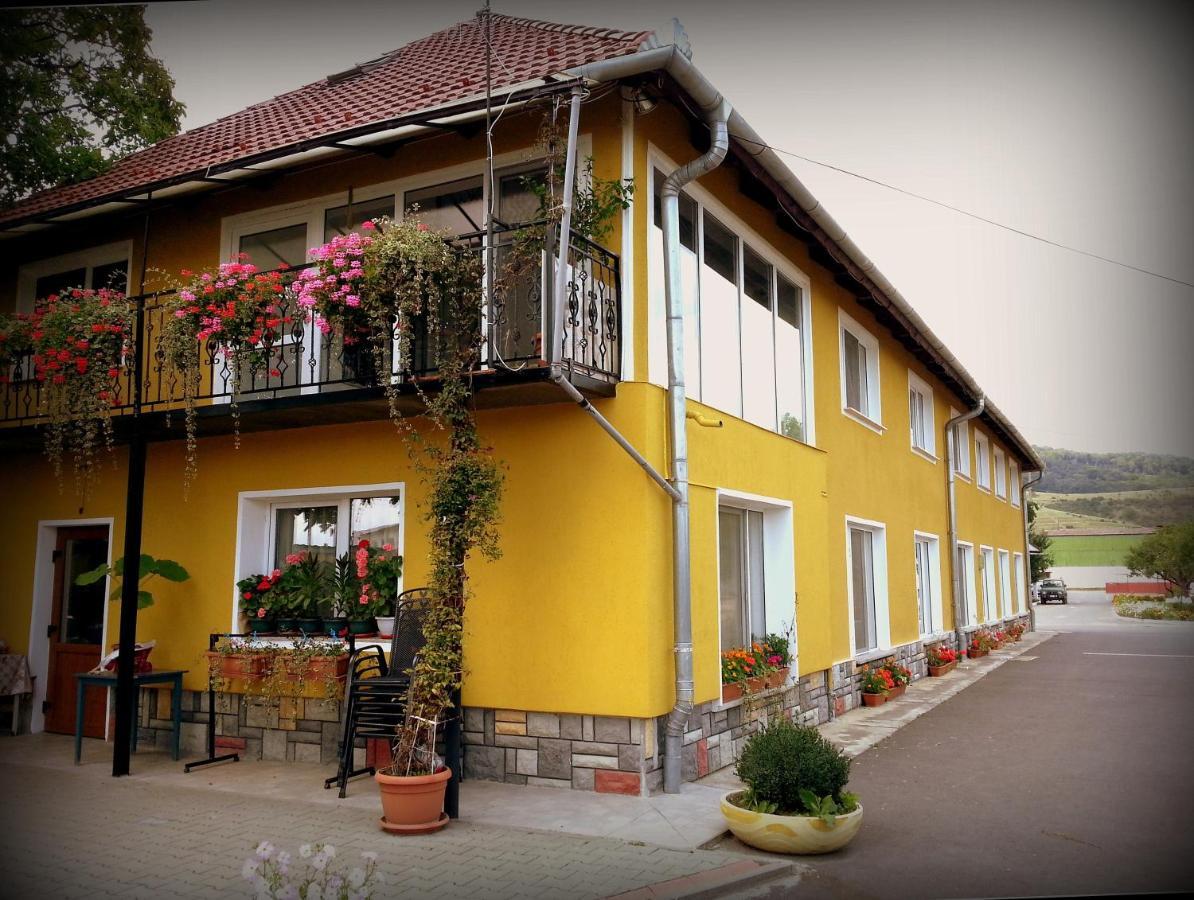 Cazare La Troita Hotel Codlea Exterior foto