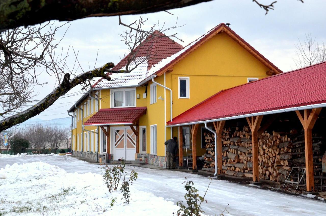 Cazare La Troita Hotel Codlea Exterior foto