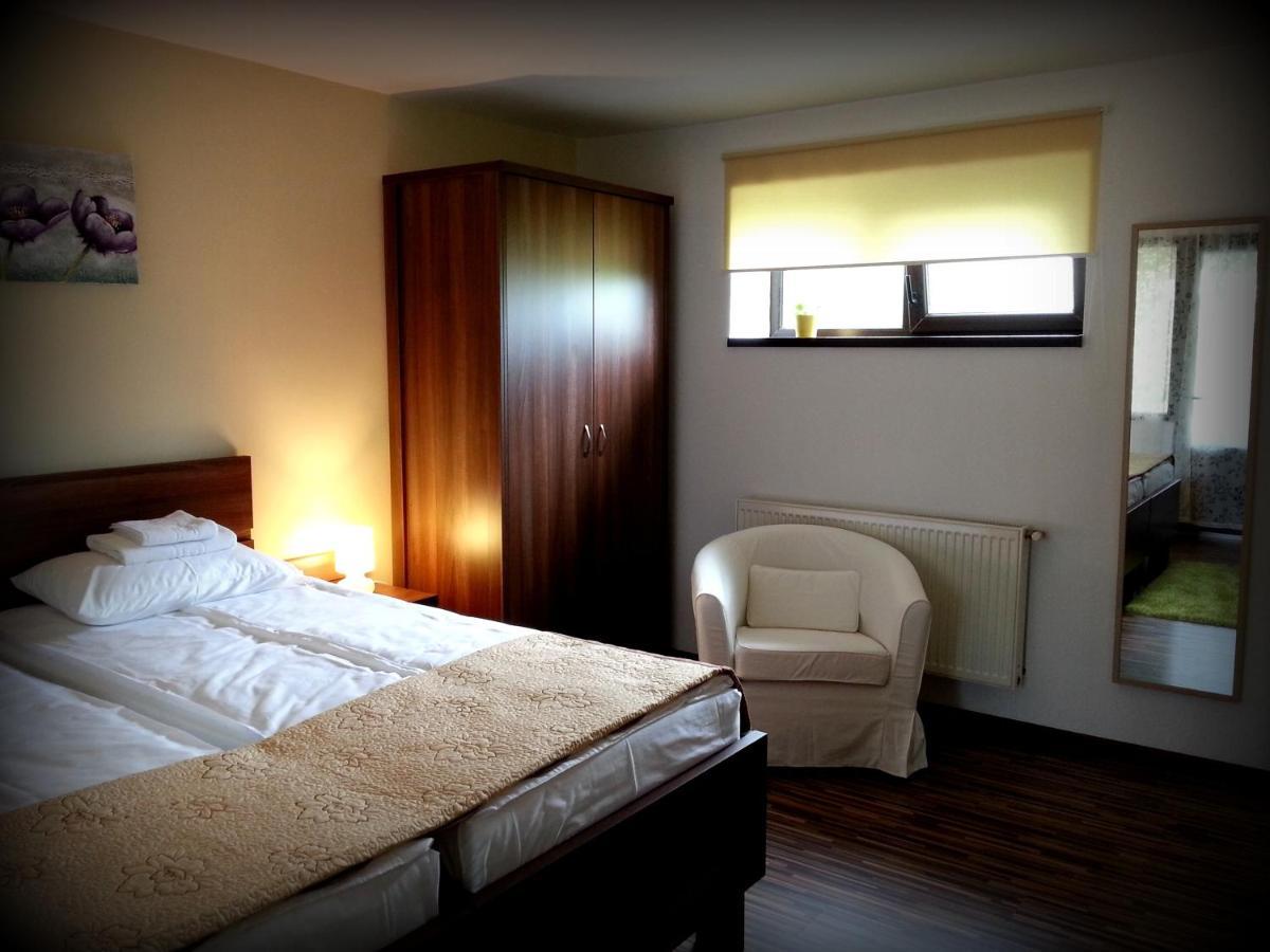 Cazare La Troita Hotel Codlea Cameră foto