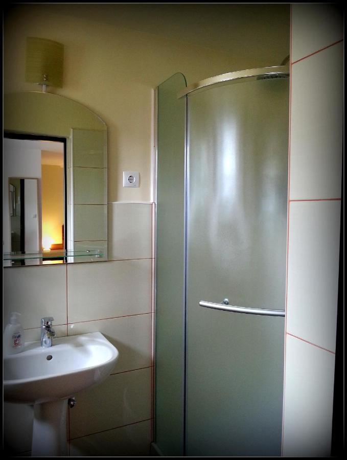Cazare La Troita Hotel Codlea Cameră foto