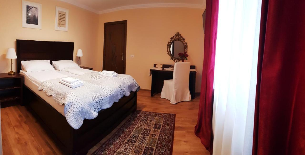 Cazare La Troita Hotel Codlea Exterior foto