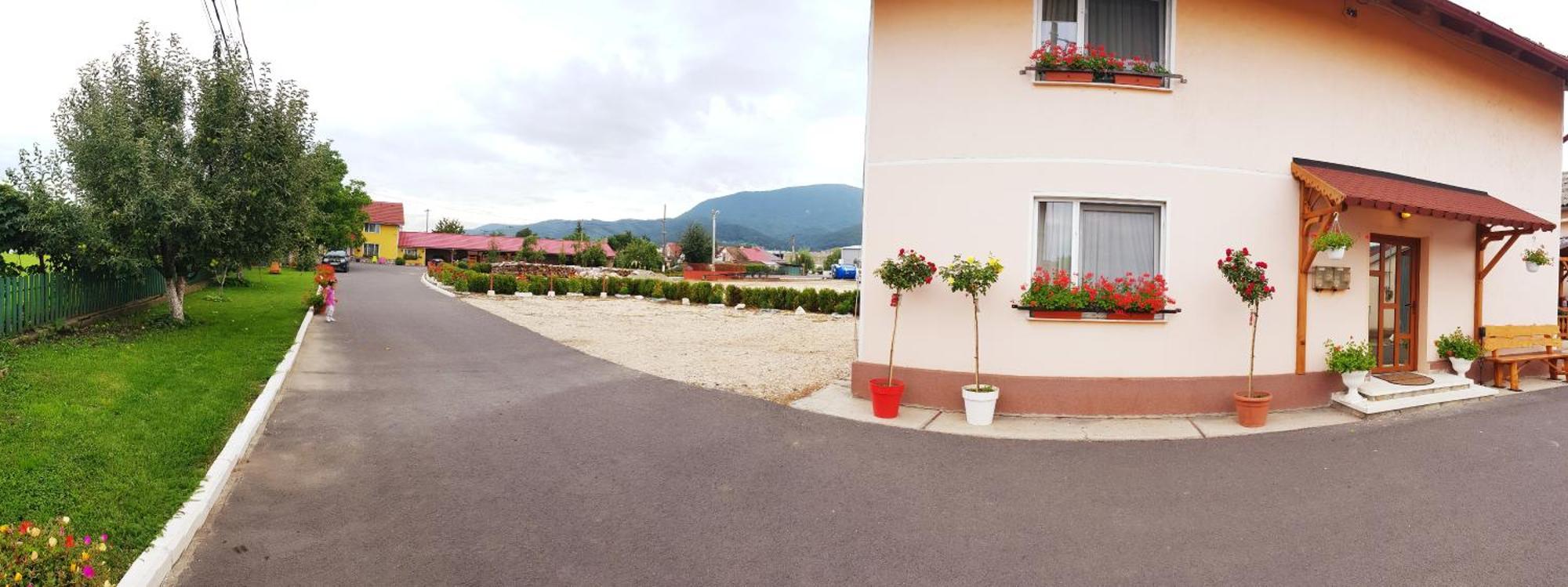 Cazare La Troita Hotel Codlea Exterior foto
