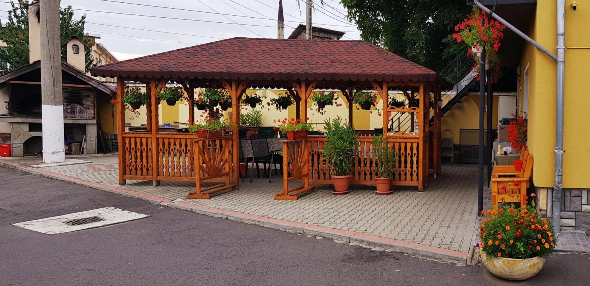 Cazare La Troita Hotel Codlea Exterior foto